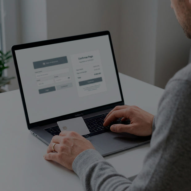 <h2>1️⃣</h2><h3>PAGAS UN ADELANTO</h3>